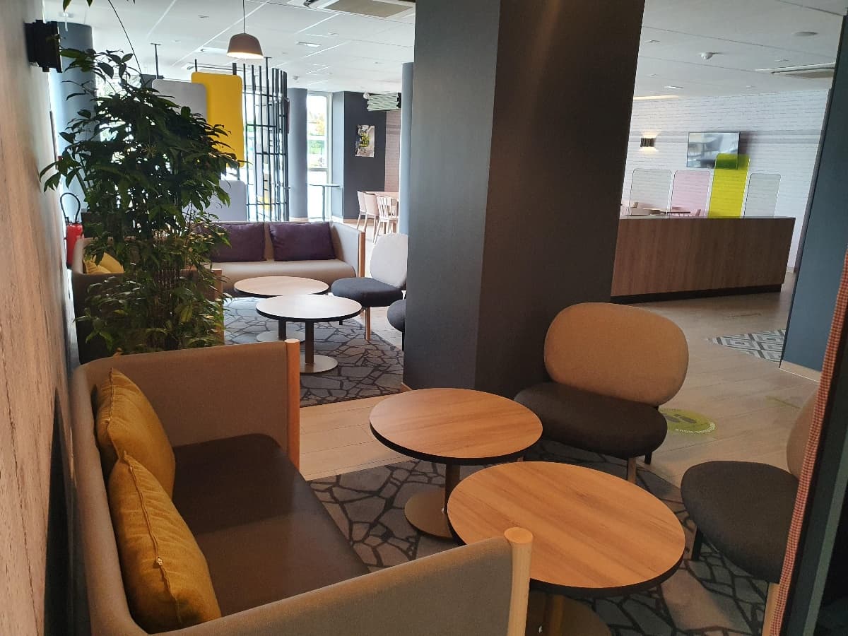 B&B Hôtels Ouistreham salon 3