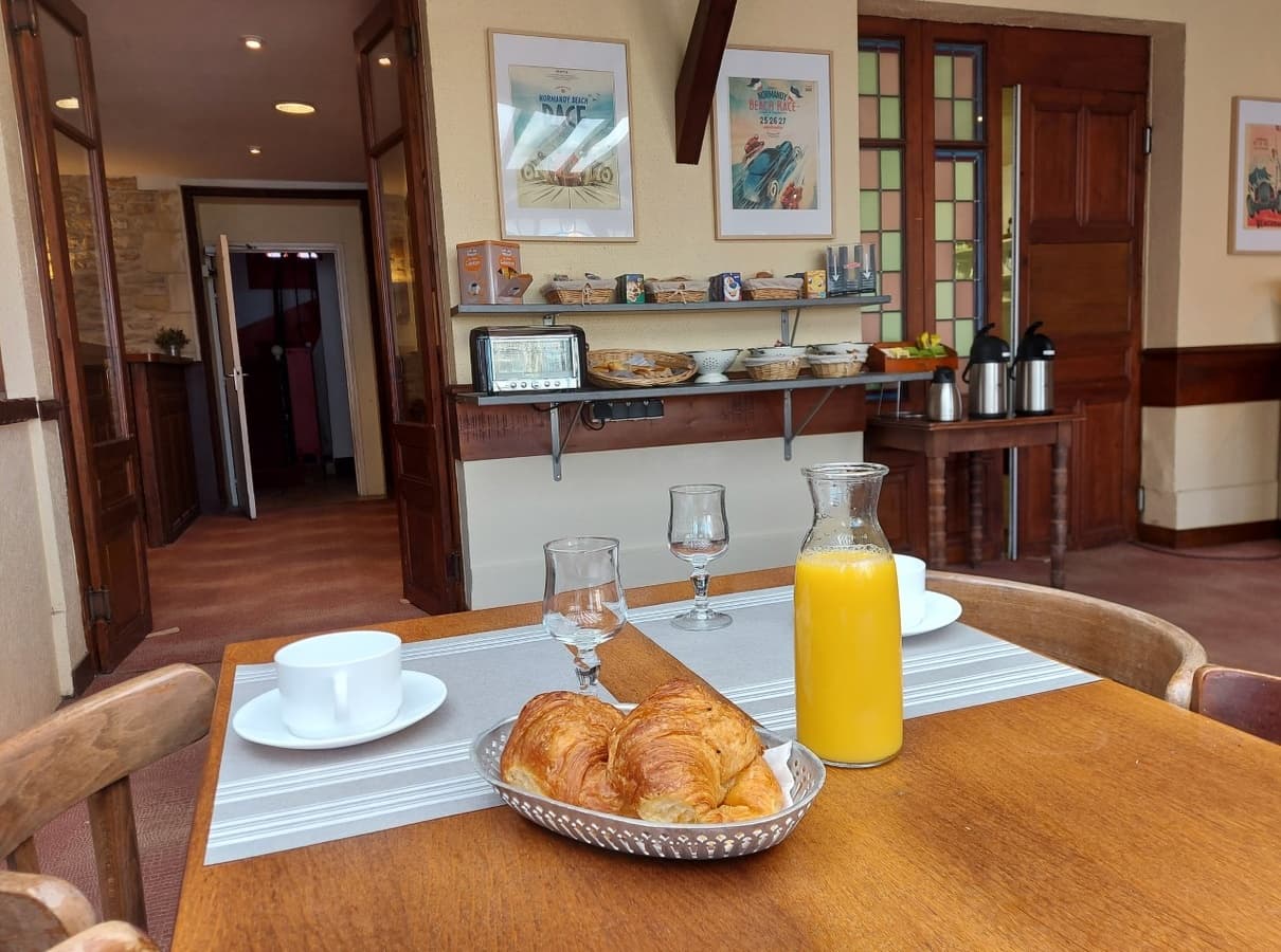 petit-dejeuner-hotel-de-normandie-saint-aubin-sur-mer