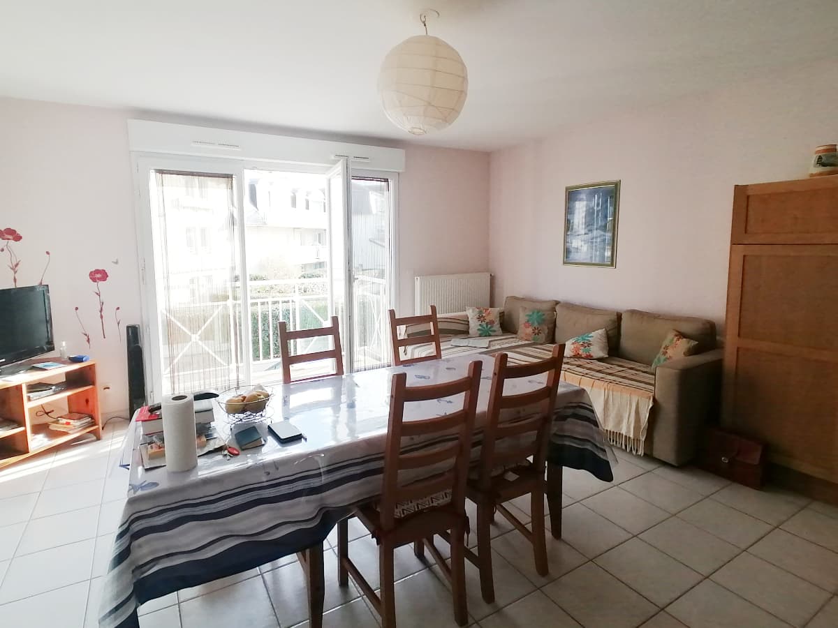 vue table et canapé