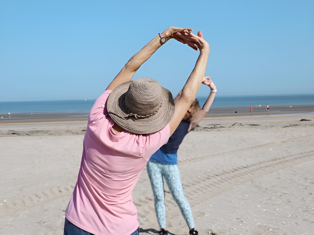 Yoga sur la plage de Deauville