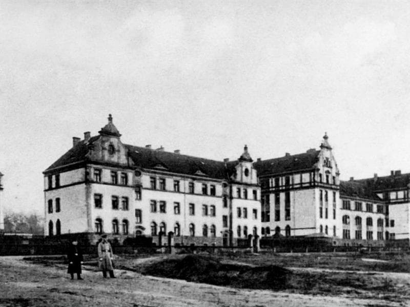 L'ancienne caserne bataille