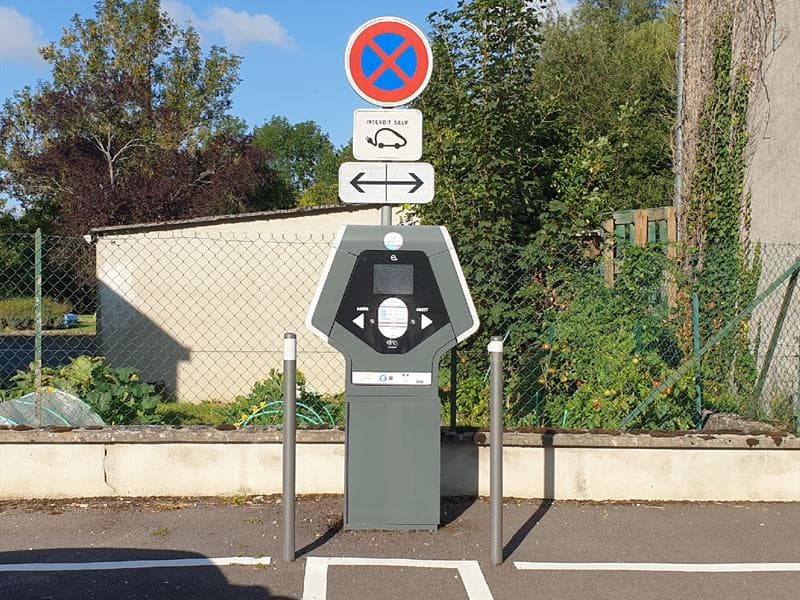 Borne de recharge pour véhicule électrique