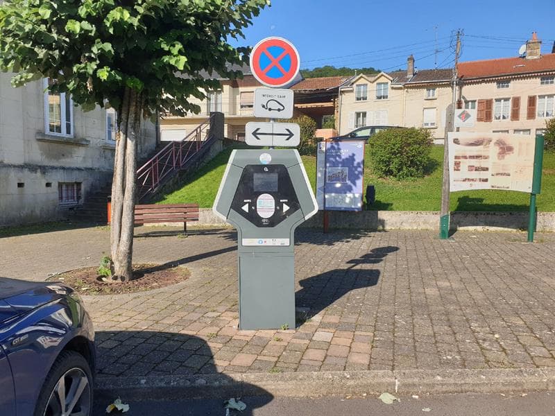 Borne de recharge pour véhicule électrique