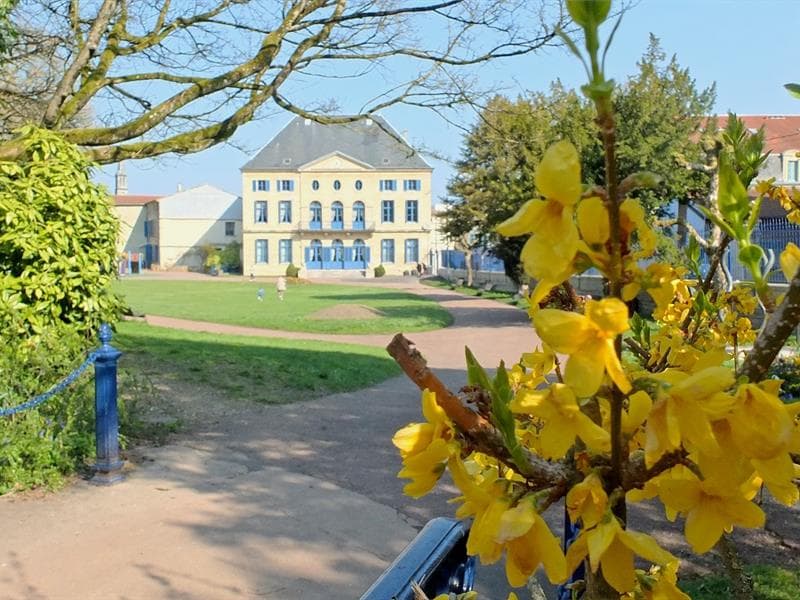 L'Hôtel de Ville et son parc