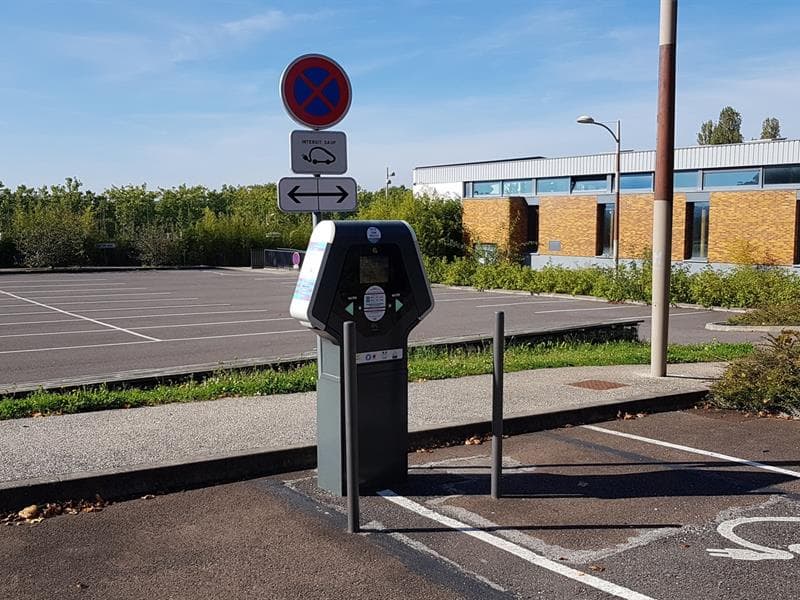 Borne de recharge pour véhicule électrique