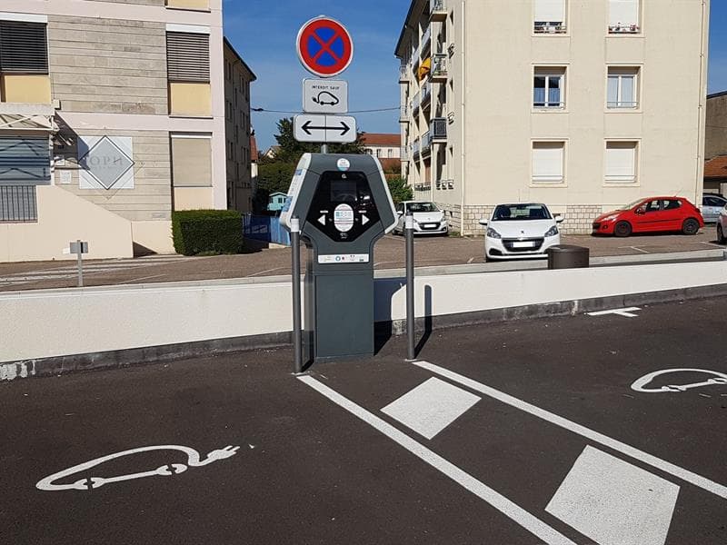 Borne de recharge pour véhicule électrique