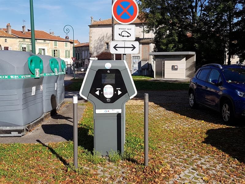 Borne de recharge pour véhicule électrique