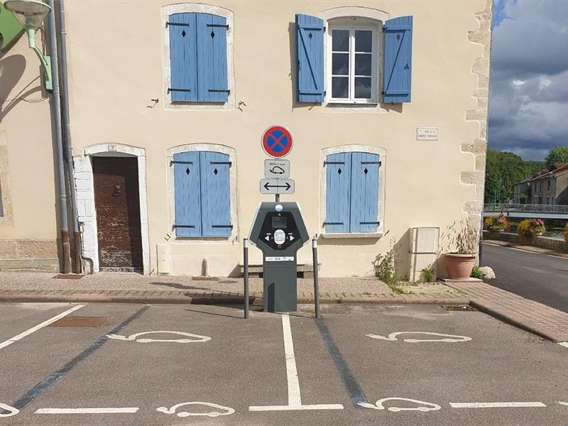 Borne de recharge pour véhicule électrique