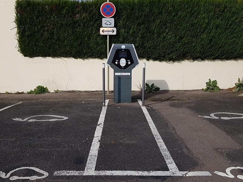 Borne de recharge pour véhicule électrique