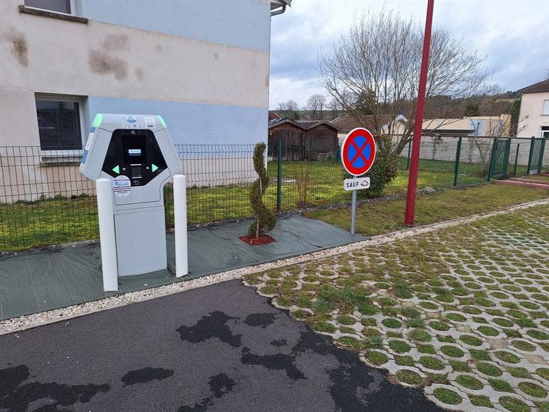Borne de recharge pour véhicule électrique