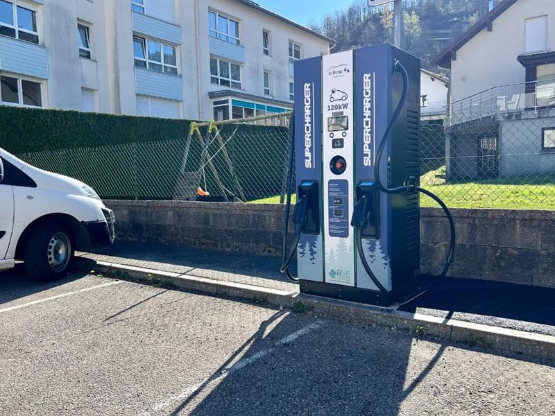 La Bresse - borne de recharge pour voiture électrique - Rue de la Clairie