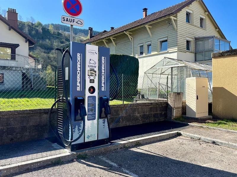 La Bresse - borne de recharge pour voiture électrique - Rue de la Clairie
