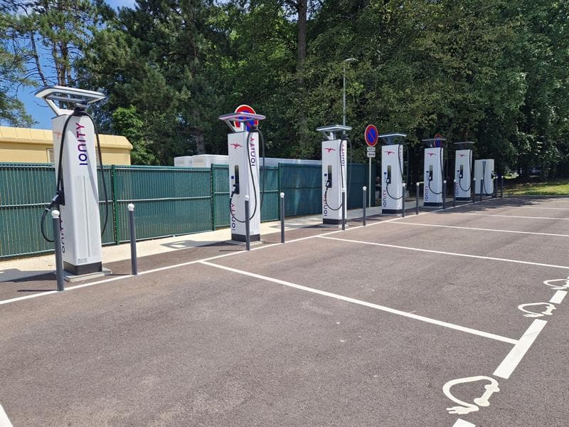 Bornes de recharge pour véhicules électriques - Autoroute A4