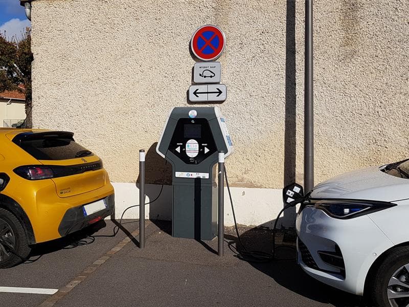 Borne de recharge pour véhicule électrique