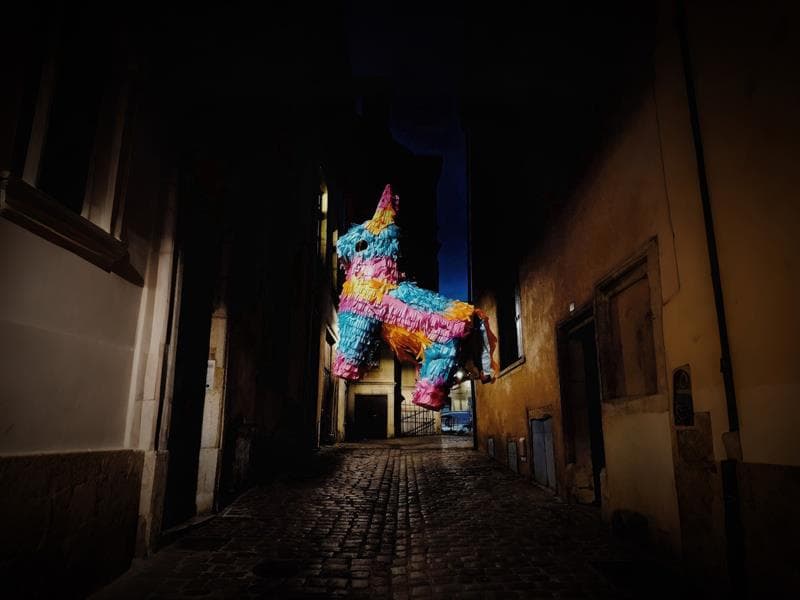 Life is a party and I'm the Pinata, Compagnie Kosa
