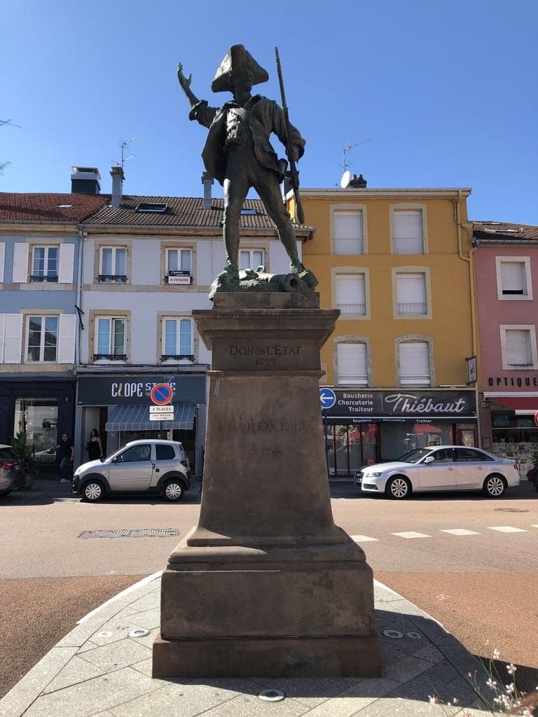 La statue du Volontaire
