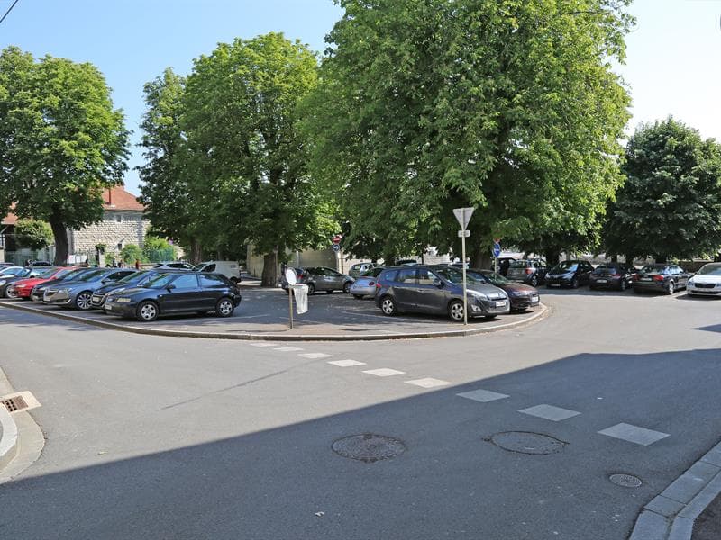 Parking de la libération - monument à la victoire