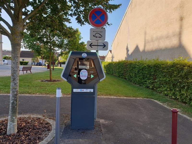 Borne de recharge pour véhicule électrique - Avenue de Douaumont