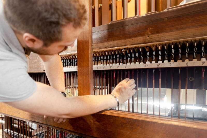 Découverte de l'atelier d'un facteur d'orgues