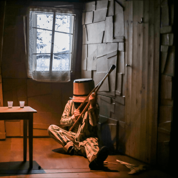 Théâtre immersif et gestuel, manipulation d'objets "Sans Temps" de Bazar Forain
