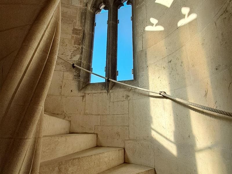 Montée dans la tour sud de la cathédrale de Toul