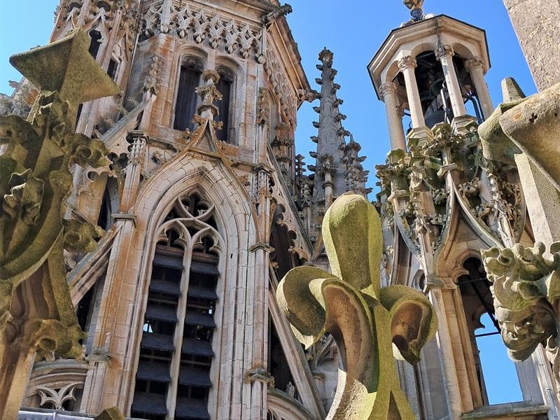 Montée dans la tour sud de la cathédrale de Toul