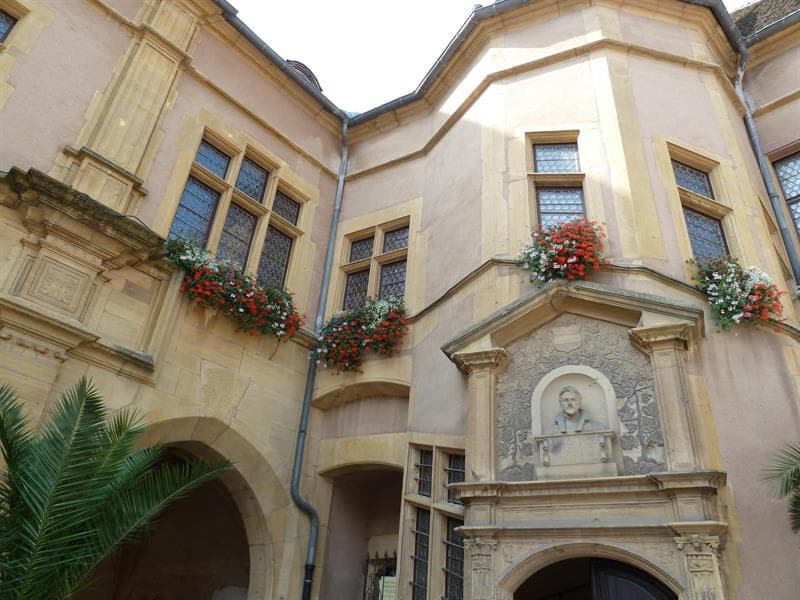 Le musée est situé dans le Palais de la Régence