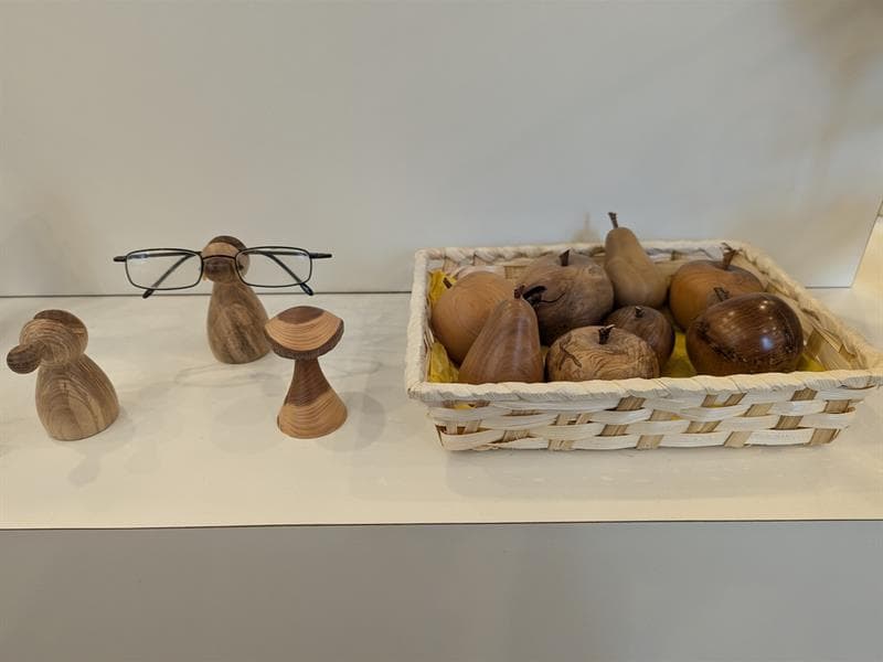 Tournage artisanal d'objets en bois