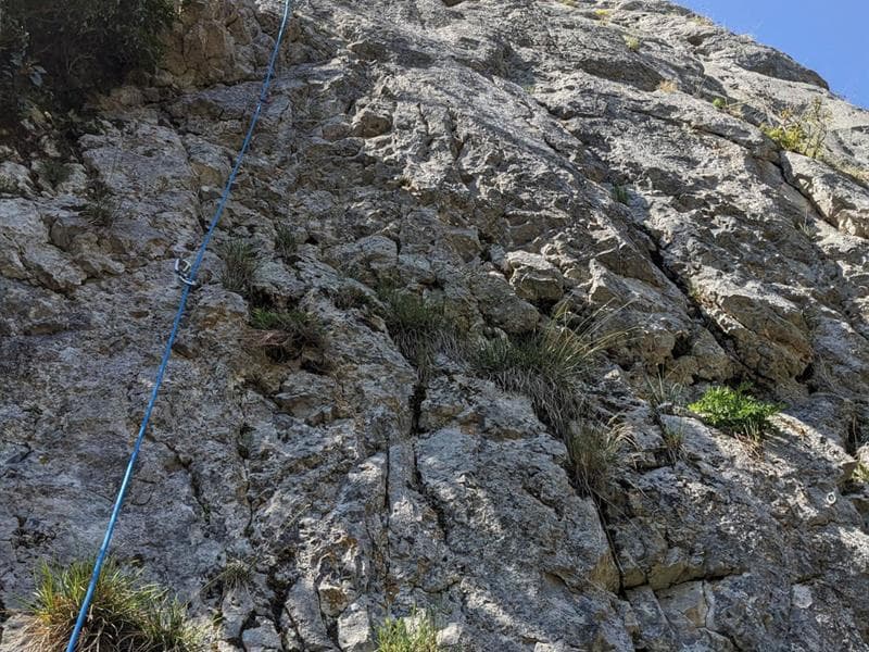 Escalade au Raemelsberg, pilier de 25 m, voie dénommée Tropik en 5c+