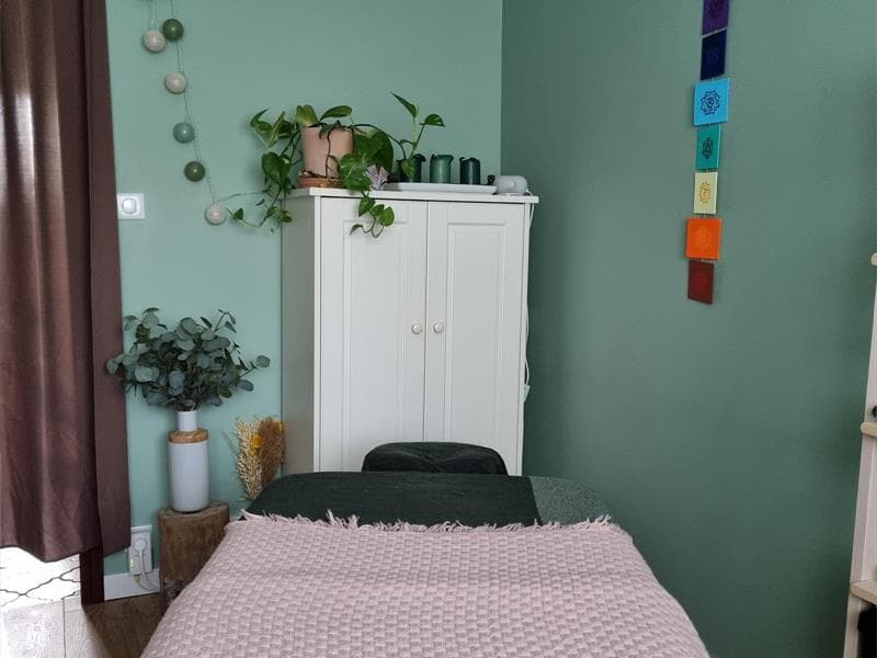 Coralie Companys - Sophrologue, guide bain de forêt et praticienne massage