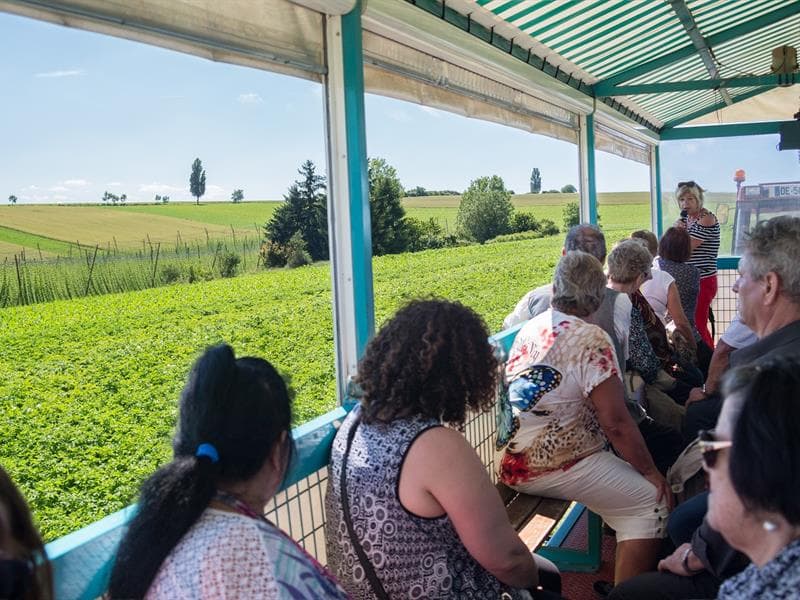 Visite guidée en remorque tractée du Sentier du Houblon