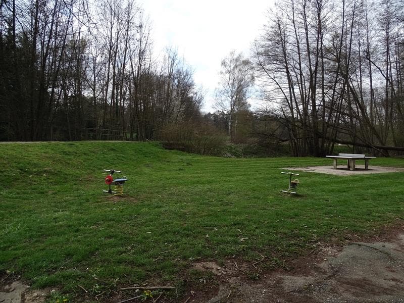 Terrain de sport urbain & table de ping-pong