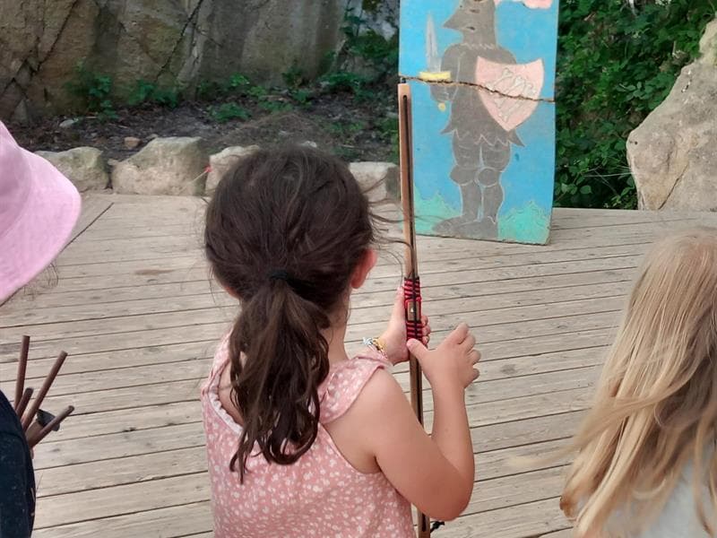 Tir à l'arbalète/Fille