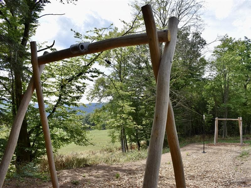 Aire de pique -nique - Au Pays des Bûcherons - la tyrolienne