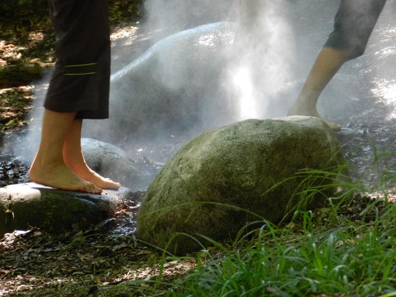 Sentier pieds nus
