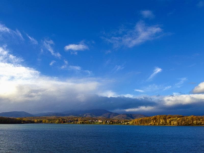 Vue sur les sommets depuis le barrage de Michelbach