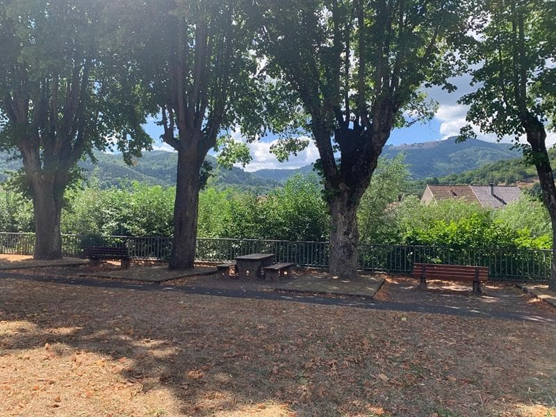 Aire de pique-nique le long de la piste cyclable de la Thur
