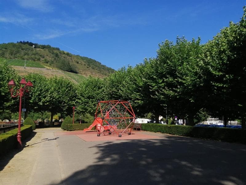 Aire de jeux : place Modeste Zussy