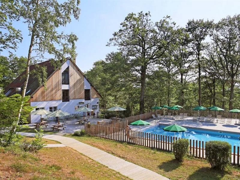 Accueil et piscines du Camping HUttopia de Wattwiller
