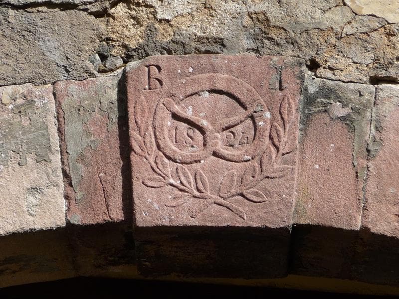 Linteau de porte en forme de Bretzel