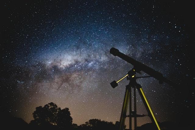 Expériences Mossig & Vignoble : observation des étoiles au télescope