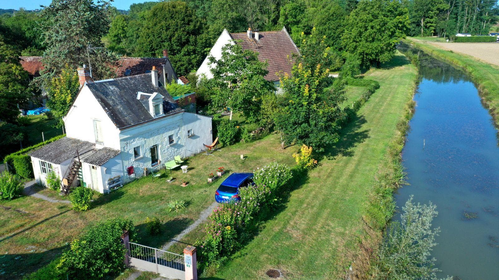 Petite maison au bord du canal_1