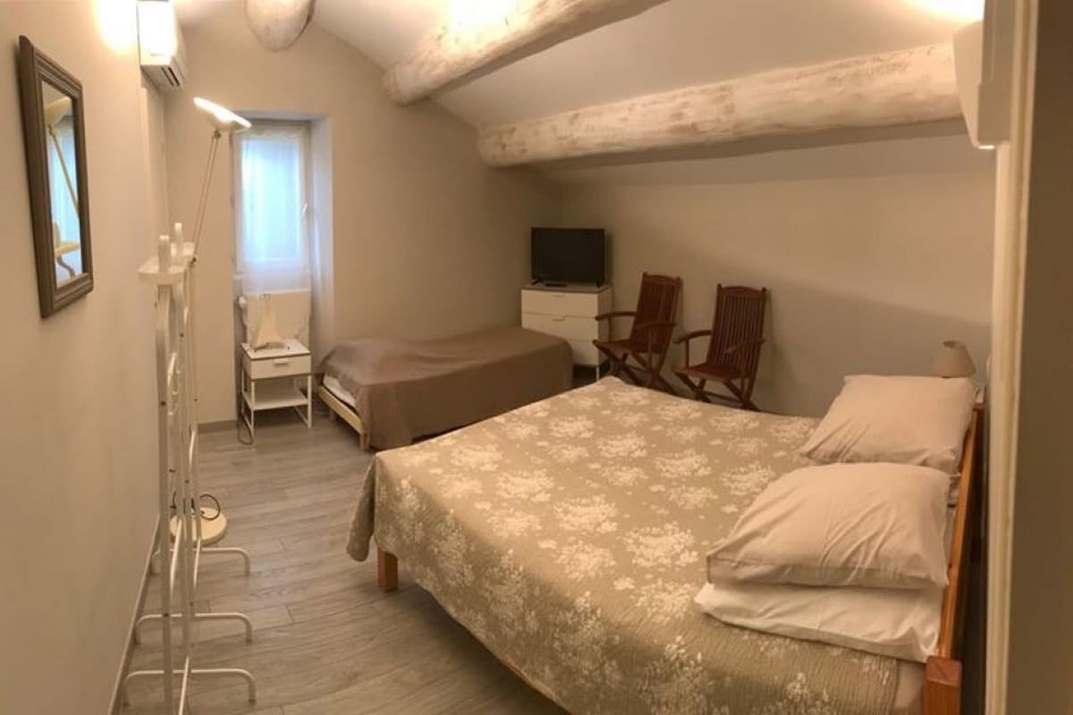 Mas des Mille chambre lit 140