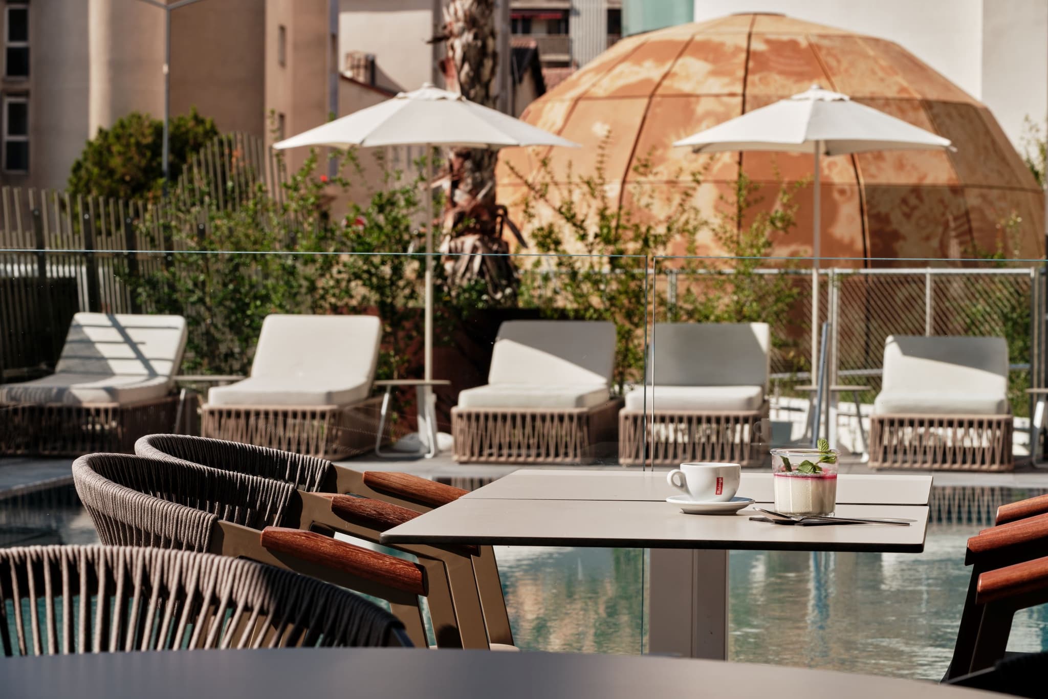 Terrasse et piscine