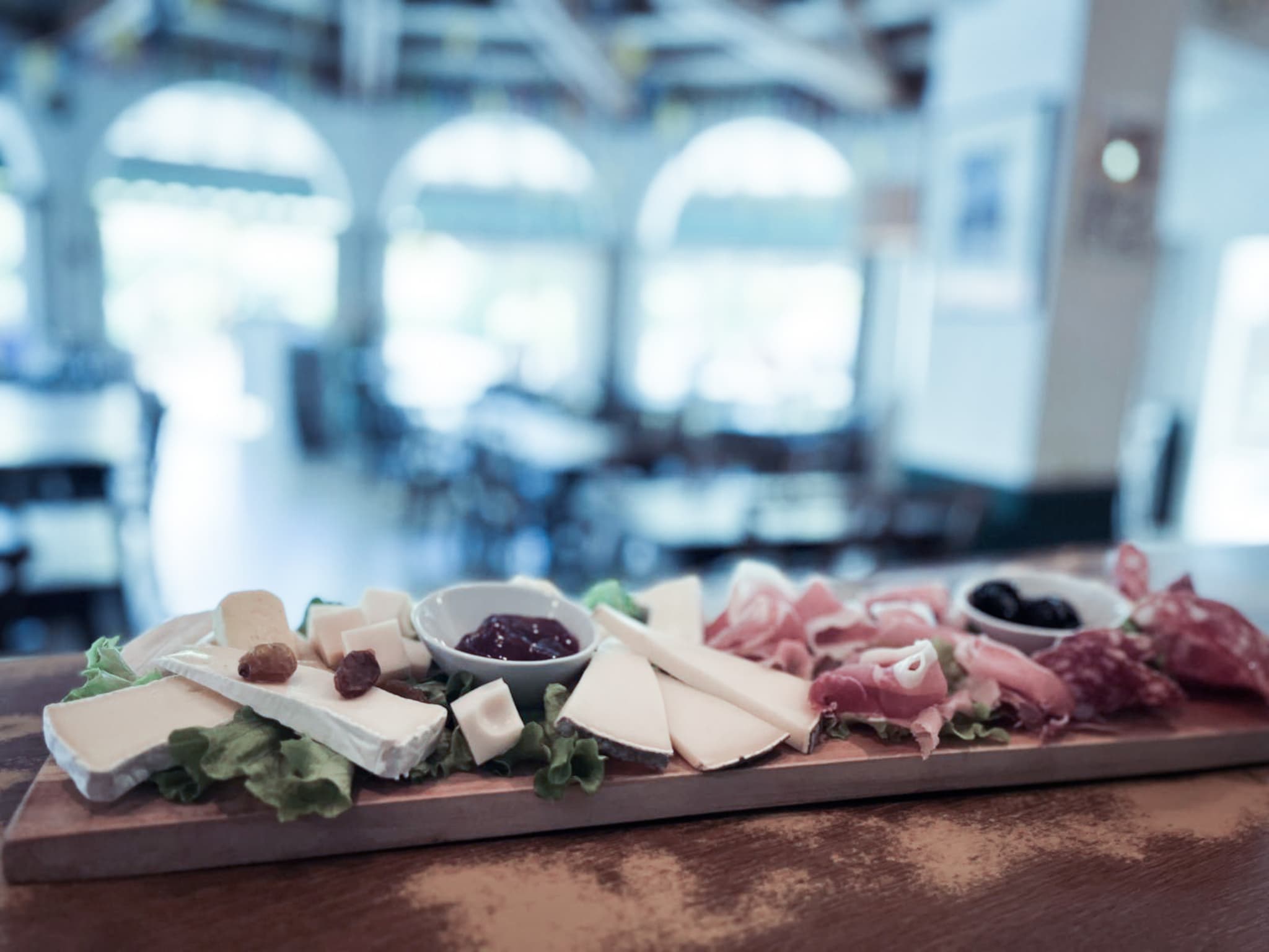 Planche de charcuterie au restaurant La Bergerie de Méjanes