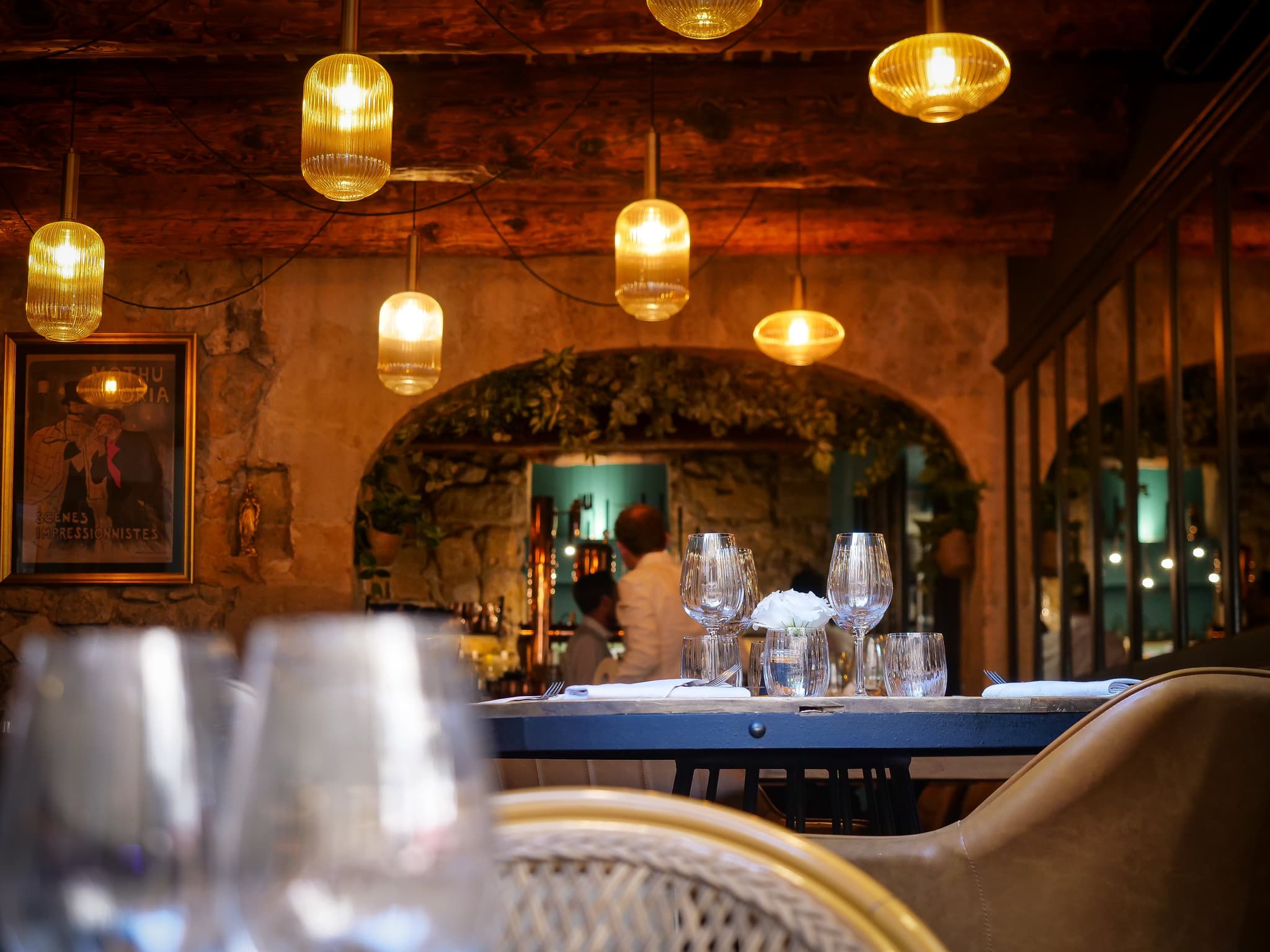 Intérieur salle principale - vue de la terrasse