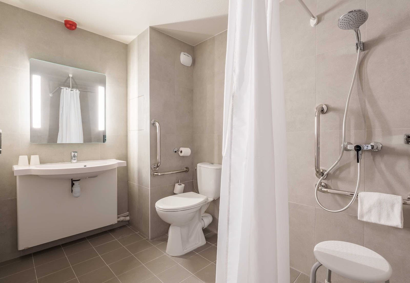 Salle de bain PMR