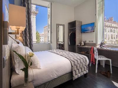 Hôtel Carré Vieux Port Marseille..jpg