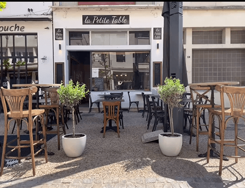 La Petite table