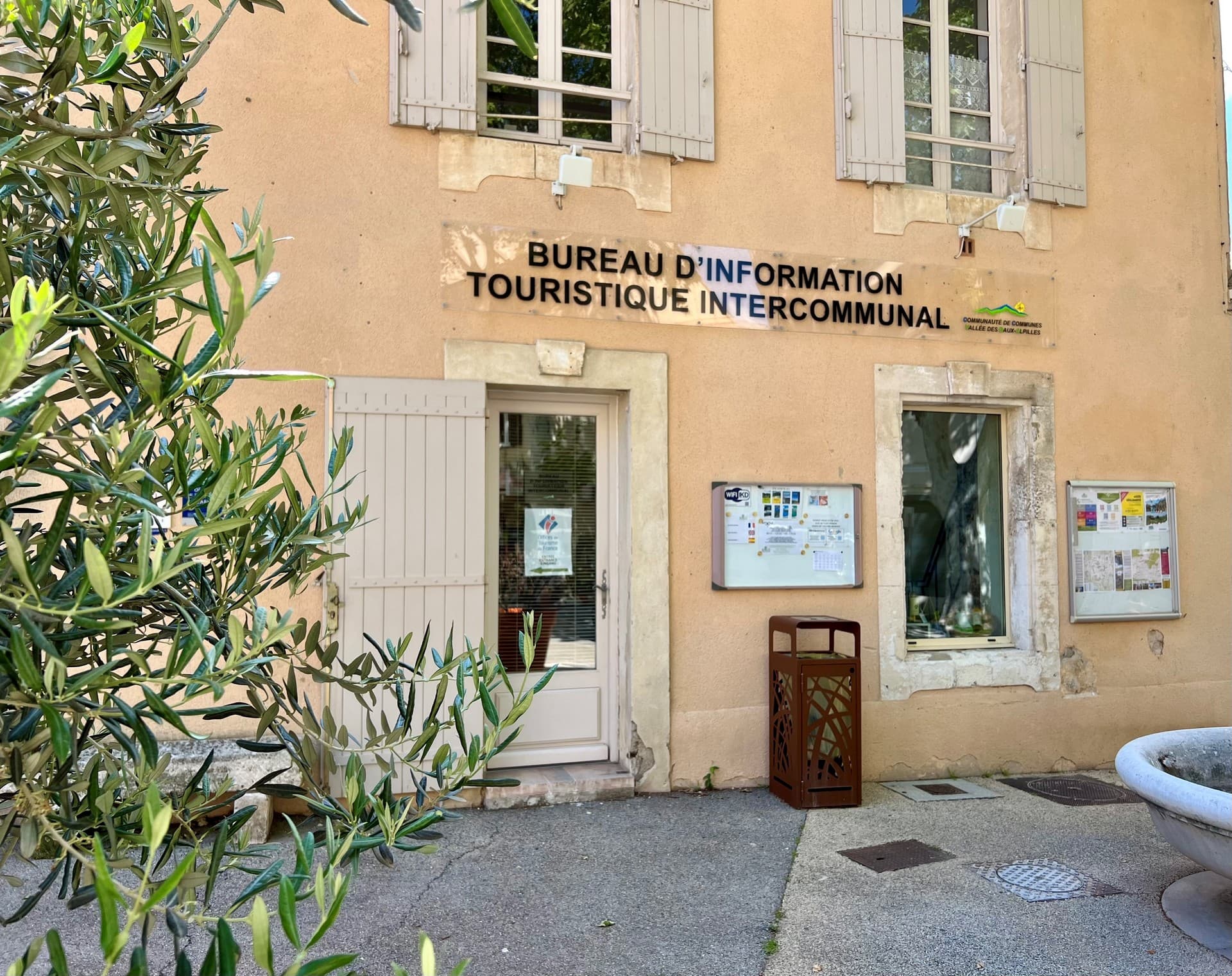 Bureau d'Information Touristique Mouriès_exterieur